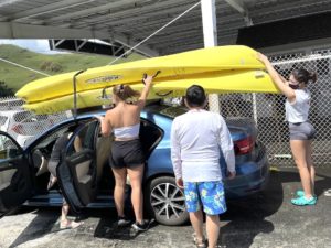 Carlos-supervising-the-loading-of-kayaks