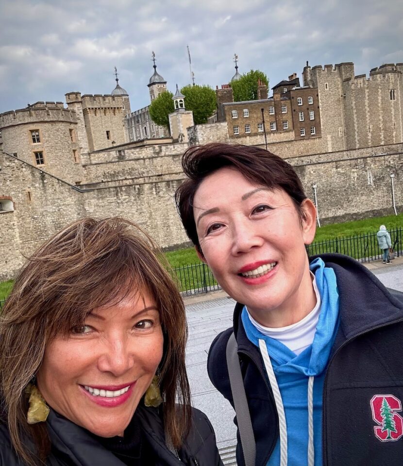 Vera-with-sister-in-law-Winnie-at-Tower-of-London